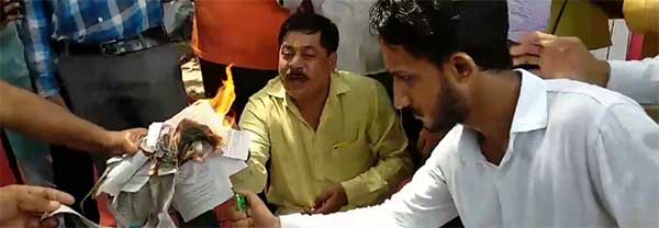 Who is AVP and Azad Sena that burned the constitution of India